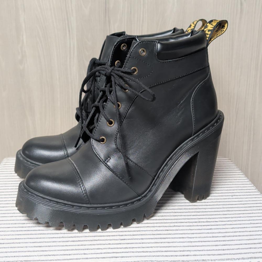 Dr. Martens Averil Boot Women 7 Black Excellent Lace Up Heeled Leather Lug Sole‎